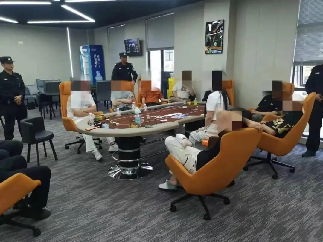 抓捕现场13名涉赌人员_德州扑克 冤家_亳州警方捣毁德州扑克赌博窝点