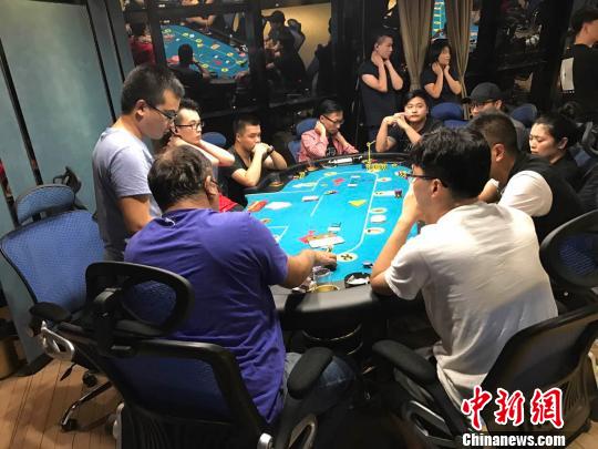 义乌德州扑克赌博案_德州扑克俱乐部赌博_德州扑克网上比赛