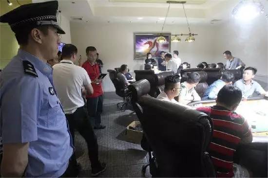 德州扑克线上比赛与线下俱乐部发展_德州扑克 发牌顺序_德州扑克职业牌手真实人生