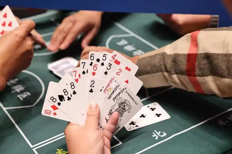德州扑克如何职业_职业牌手如何赚到百万美元_选择最佳扑克游戏和竞技场所