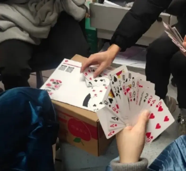 掼蛋游戏规则_金融圈掼蛋社交_德州扑克手游哪个好
