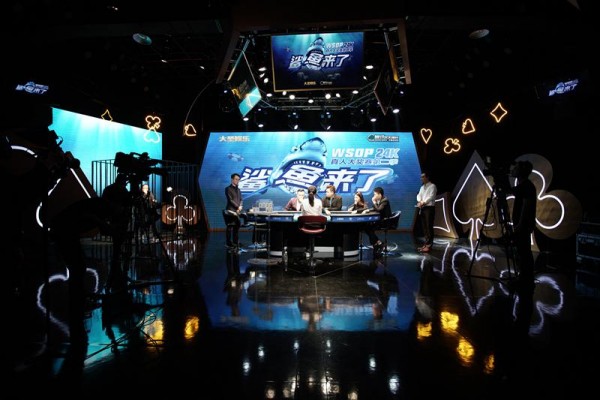 腾讯德州扑克真人秀_WSOP-24K真人大奖赛第二季鲨鱼来了第四场直播_大圣Live天天德州线下比赛